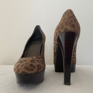 Stuart Weitzman heel